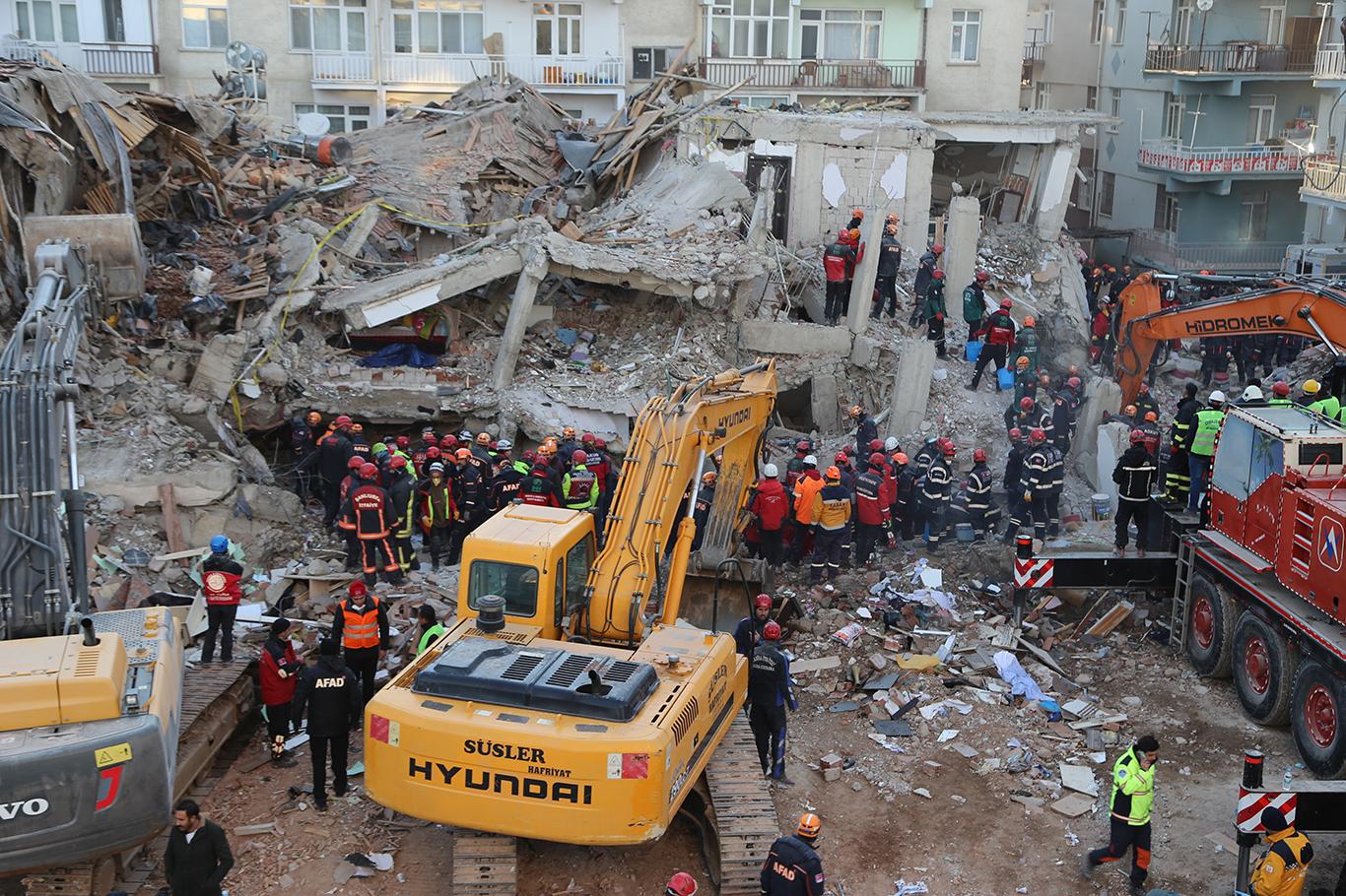 Elazığ’daki depremde hayatını kaybedenlerin sayısı 38'e yükseldi